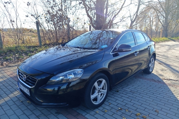 Ogłoszenie - Sprzedam Volvo V40 z oszczędnym ale mocnym silnikiem 2.0, 190KM. Zdjęcie 3