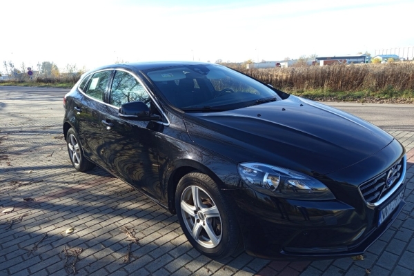 Ogłoszenie - Sprzedam Volvo V40 z oszczędnym ale mocnym silnikiem 2.0, 190KM. Zdjęcie 4