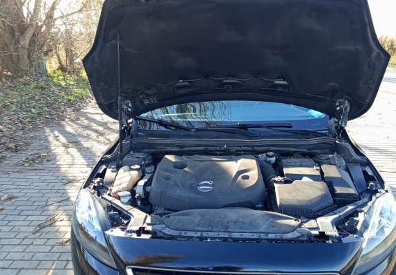 Ogłoszenie - Sprzedam Volvo V40 z oszczędnym ale mocnym silnikiem 2.0, 190KM. Zdjęcie 5