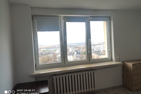 Ogłoszenie - Mieszkanie z pięknym widokiem. Dwa oddzielne pokoje. Stan do wprowadzenia. Po generalnym remoncie. Zdjęcie 1