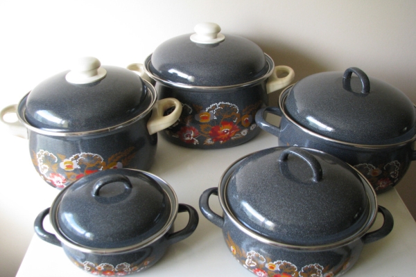 Ogłoszenie - Solidne czeskie garnki emaliowane z czasów PRL z pokrywkami  komplet 5 garnków. Zdjęcie 4