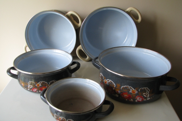 Ogłoszenie - Solidne czeskie garnki emaliowane z czasów PRL z pokrywkami  komplet 5 garnków. Zdjęcie 5