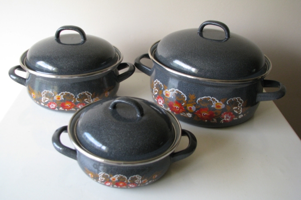 Ogłoszenie - Solidne czeskie garnki emaliowane z czasów PRL z pokrywkami  komplet 5 garnków. Zdjęcie 8