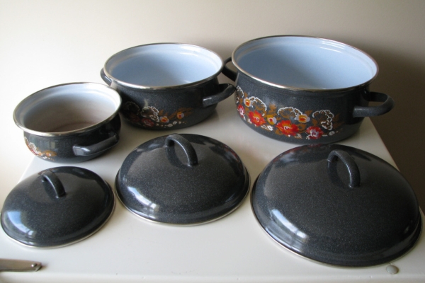 Ogłoszenie - Solidne czeskie garnki emaliowane z czasów PRL z pokrywkami  komplet 5 garnków. Zdjęcie 9