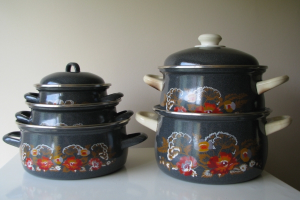 Ogłoszenie - Solidne czeskie garnki emaliowane z czasów PRL z pokrywkami  komplet 5 garnków. Zdjęcie 3