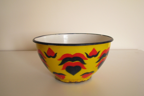 Ogłoszenie - Piękna, stara, metalowa, emaliowana na żółto miska we wzory. Zdjęcie 1