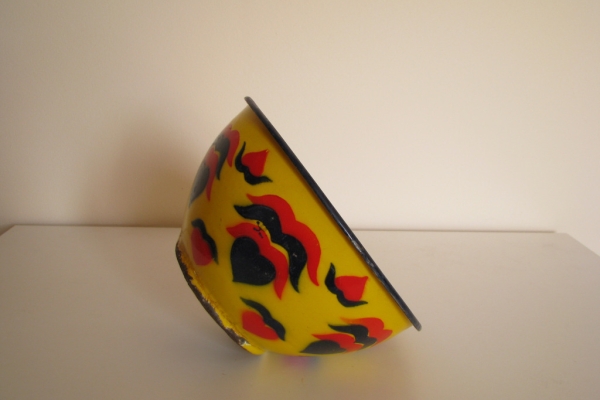 Ogłoszenie - Piękna, stara, metalowa, emaliowana na żółto miska we wzory. Zdjęcie 4