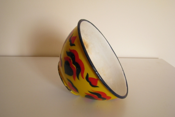 Ogłoszenie - Piękna, stara, metalowa, emaliowana na żółto miska we wzory. Zdjęcie 3