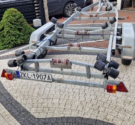Ogłoszenie - Przyczepa dwuosiowa podłodziowa TREDAL 1600DMC, 1170kg. Zdjęcie 3