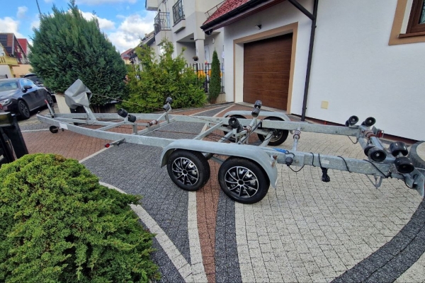 Ogłoszenie - Przyczepa dwuosiowa podłodziowa TREDAL 1600DMC, 1170kg. Zdjęcie 2