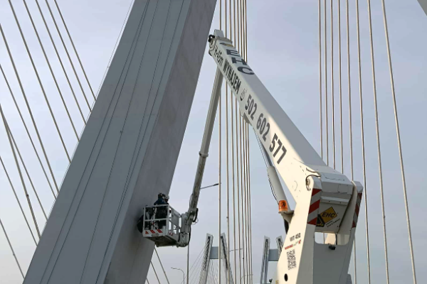 Ogłoszenie - Wynajem podnośników koszowych do 70 m i dźwigów do 50 ton. Zdjęcie 1