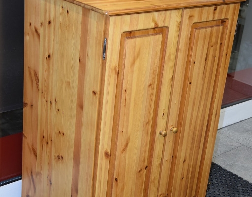 Ogłoszenie - komoda z drewna sosnowego - jak nowa. Zdjęcie 2