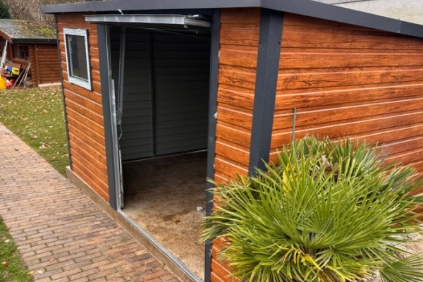 Ogłoszenie - Garaż Blaszany spad na tył 4×4 drewnopodobny PREMIUM, brama uchylna, obróbki blacharskie. Zdjęcie 4