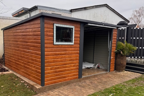 Ogłoszenie - Garaż Blaszany spad na tył 4×4 drewnopodobny PREMIUM, brama uchylna, obróbki blacharskie. Zdjęcie 2