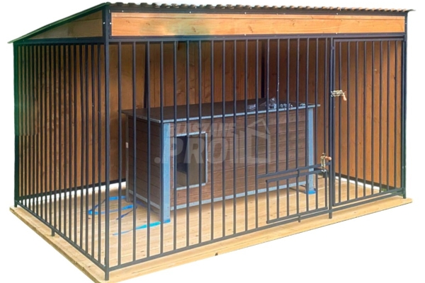Ogłoszenie - Kojec dla psów 4x2m - furtka - ściany zabudowane drewnem - drewniana podłoga GP634. Zdjęcie 1
