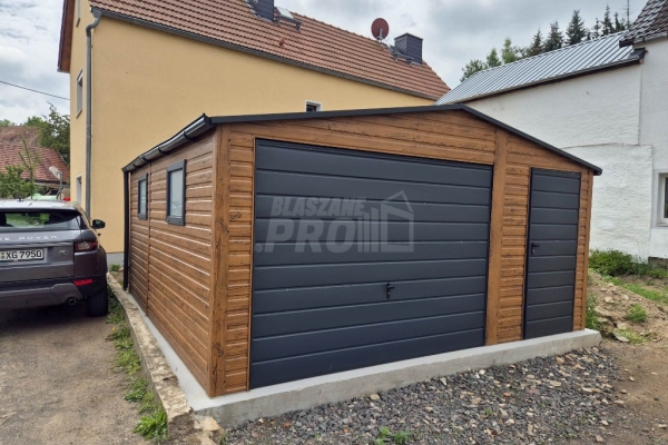Ogłoszenie - Garaż blaszany 4,5x5 - brama - drzwi - 2x okno - jasny orzech - drewnopodobny - Antracyt Dach dwuspadowy - rynny GP632. Zdjęcie 2