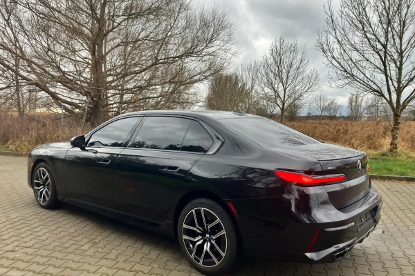 Ogłoszenie - BMW 760ix 544KM M-pakiet PRO, V8 4,4L Twin-Turbo, Shadow Line, 4x4 Full Opcja Unikat TV Louge business class, INDIVIDUAL. Zdjęcie 4