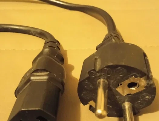 Ogłoszenie - Przewód zasilający komputer ,monitor,drukarkę. Zdjęcie 1