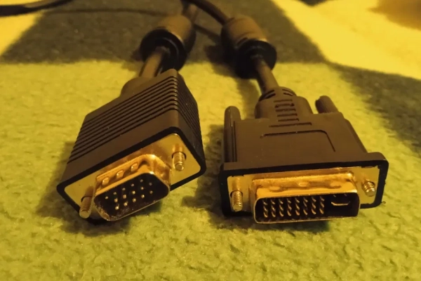 Ogłoszenie - kabel pozłacany Łączy komputer z monitorem. Zdjęcie 1