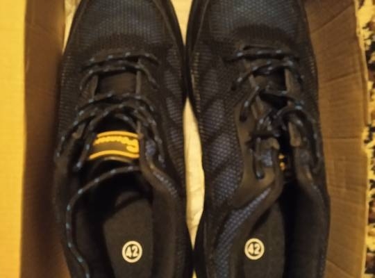 Ogłoszenie - Sprzedam półbuty robocze ma wśrodku stalowy podnosek. Zdjęcie 1