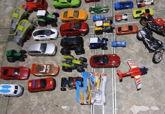 Ogłoszenie - Cała kolekcja pojazdów różnych,ponad 140 sztuk.. Zdjęcie 1