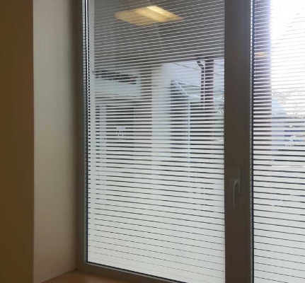 Ogłoszenie - Folie matowe paski-  matowy mrożony pas- Wyklejanie szyb-Folie dekoracyjne matowe paski -Oklejanie biur Warszawa -Folkos. Zdjęcie 7