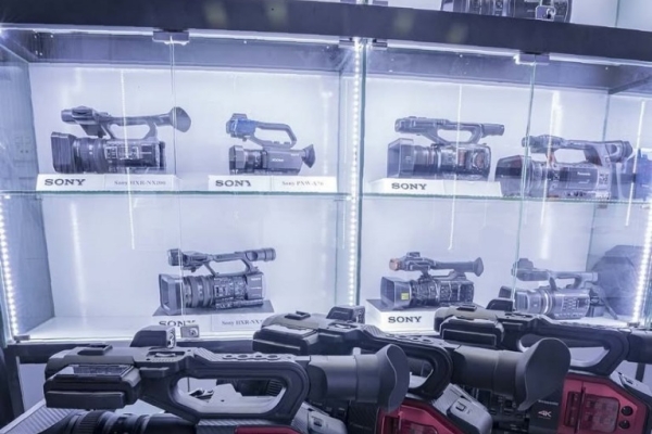 Ogłoszenie - Canon XA75, Sony FDR-AX43, Panasonic HC-X1200, DJI Osmo Pocket 3, Insta360 X5, Sony HXR-NX800, Sony PXW-Z200 i inni  Spr. Zdjęcie 3