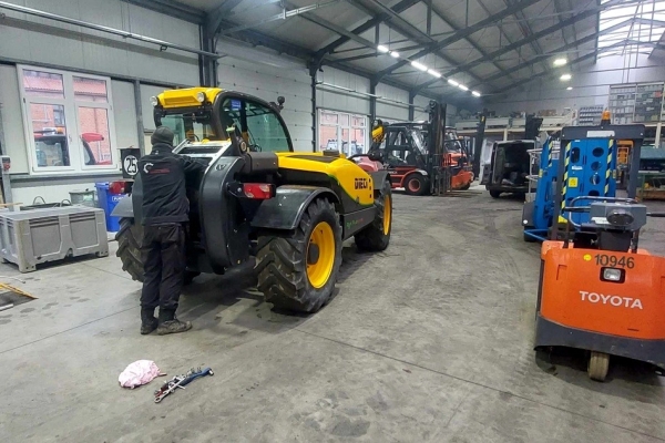 Ogłoszenie - Autoryzowany serwis ładowarek teleskopowych DIECI ładowarki teleskopowe. Zdjęcie 6