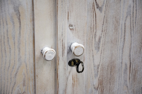 Ogłoszenie - komoda z drewna sosnowego - jak nowa. Zdjęcie 6