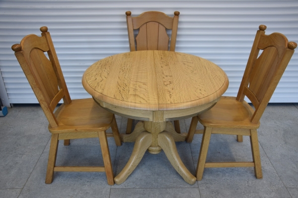 Ogłoszenie - stół rozkładany i 4 krzesła - cały komplet z drewna dębowego - jak nowy. Zdjęcie 2