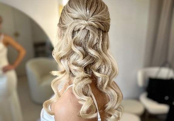 Ogłoszenie - Wykonuje upięcia okolicznościowe. Zdjęcie 1