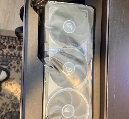 Ogłoszenie - Nowa karta graficzna ASUS ROG Astral GeForce RTX 5090 z 32 GB pamięci GDDR7. Zdjęcie 2