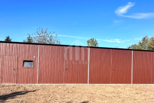 Ogłoszenie - Hala - Garaż blaszany 12x5m - 3x brama dwuskrzydłowa - drzwi - okno - jasny brąz - dach spad w tył - rynna  SO172. Zdjęcie 5