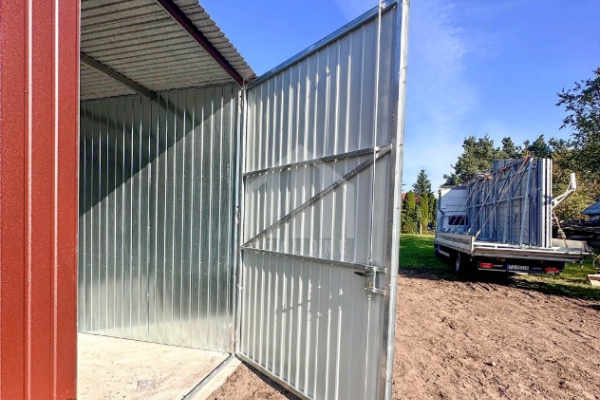 Ogłoszenie - Hala - Garaż blaszany 12x5m - 3x brama dwuskrzydłowa - drzwi - okno - jasny brąz - dach spad w tył - rynna  SO172. Zdjęcie 3