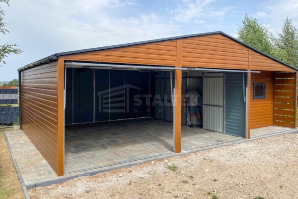 Ogłoszenie - Garaż blaszany 5x9m - wnęka - 2x brama - drzwi - okno - jasny orzech - drewnopodobny - rynny - dach dwuspadowy ST100. Zdjęcie 2