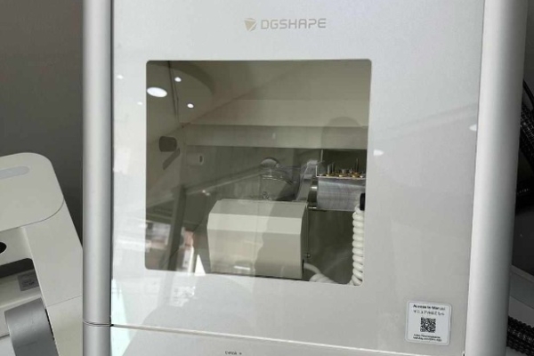 Ogłoszenie - Roland DWX-52D 5-Axis Dental Milling Machine. Zdjęcie 1