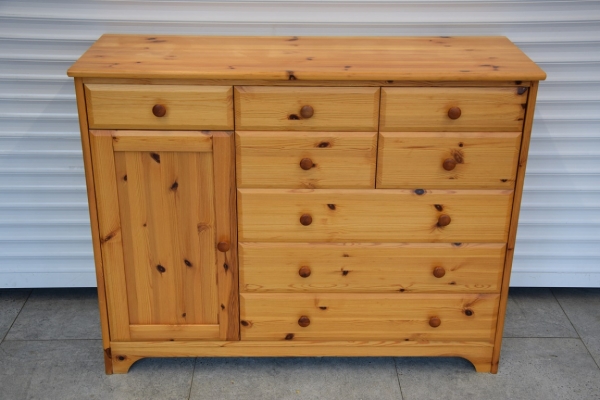 Ogłoszenie - komoda z drewna sosnowego - super stan. Zdjęcie 1