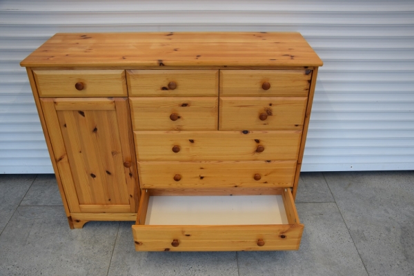 Ogłoszenie - komoda z drewna sosnowego - super stan. Zdjęcie 4