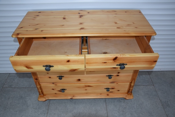 Ogłoszenie - komoda z drewna sosnowego - jak nowa. Zdjęcie 3