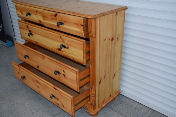 Ogłoszenie - komoda z drewna sosnowego - jak nowa. Zdjęcie 5