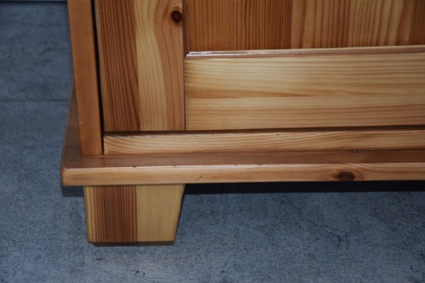 Ogłoszenie - komoda z drewna sosnowego - jak nowa. Zdjęcie 7