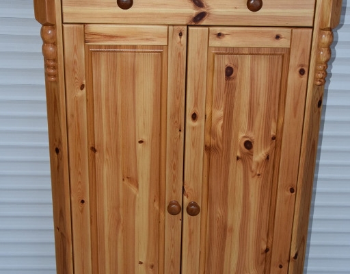 Ogłoszenie - komoda z drewna sosnowego - jak nowa. Zdjęcie 1