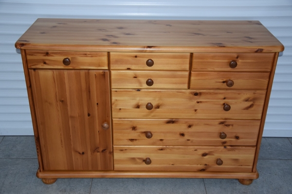 Ogłoszenie - komoda z drewna sosnowego - jak nowa. Zdjęcie 1