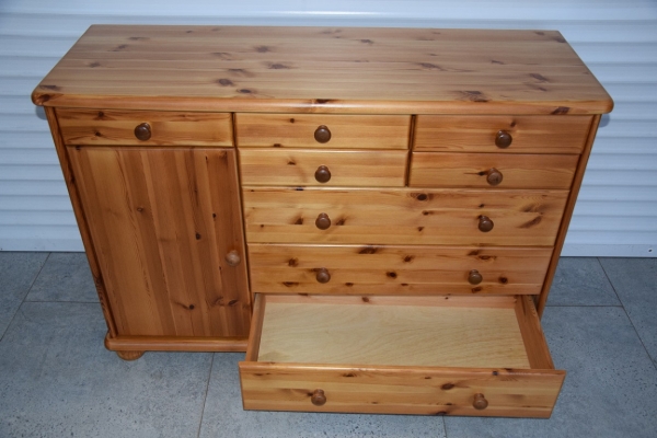 Ogłoszenie - komoda z drewna sosnowego - jak nowa. Zdjęcie 4