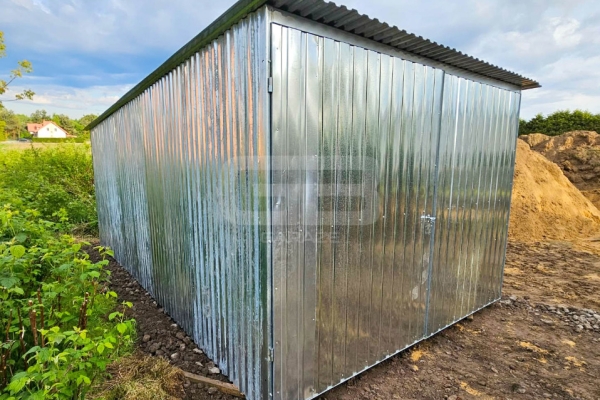 Ogłoszenie - Garaż blaszany 3×5 m – II gatunek – idealny na budowę – wolnostojący – brama – dach jednospadowy GB117. Zdjęcie 1