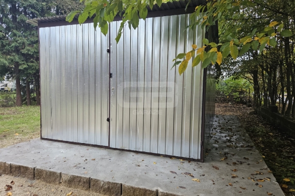 Ogłoszenie - Garaż blaszany 3x4m - Brama - ocynk - Dach spad w tył GB135. Zdjęcie 3