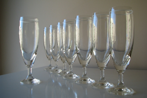 Ogłoszenie - Lampki - kieliszki na wino z obwódką, szampanówki 8 szt retro, PRL. Zdjęcie 1