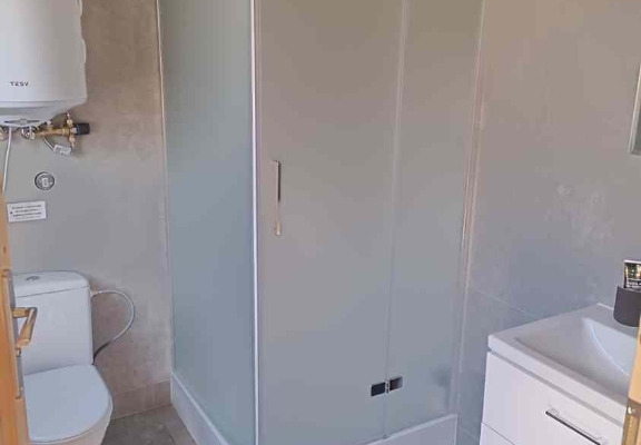 Ogłoszenie - Okno w łazience -czym zasłonić okno łazienkowe ? Folkos folie prywatyzujące na okna łazienkowe, kabiny prysznicowe Wawa. Zdjęcie 4