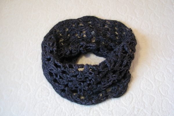 Ogłoszenie - Ażurkowy szal – komin w kolorze ciepłego grafitu. Zdjęcie 1