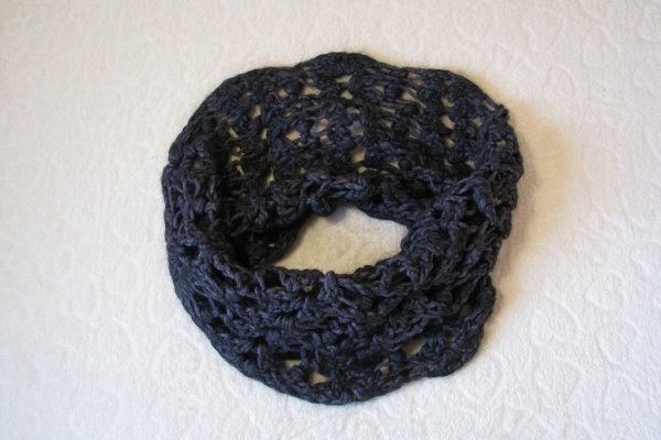 Ogłoszenie - Ażurkowy szal – komin w kolorze ciepłego grafitu. Zdjęcie 2